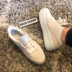 black and white tiempos